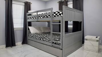 3 bedrooms, iron/ironing board, free WiFi, bed sheets