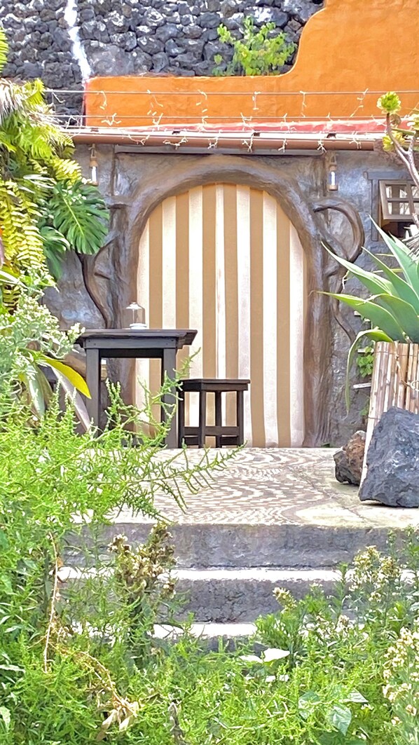 Property grounds - La Cuevita, cave styled Studio. (Villa de Mazo)