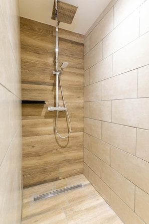 Shower, hair dryer - La Grange De Jeannine Et Clementine (SAINT GERMAIN LA CHAMBOTTE)