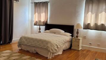 5 bedrooms, iron/ironing board, free WiFi, bed sheets