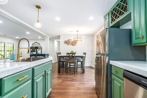 Fridge, microwave, oven, stovetop - 2 Fishing Ponds, 5 Acres of Privacy | Remodeled Hideaway (Somerville)