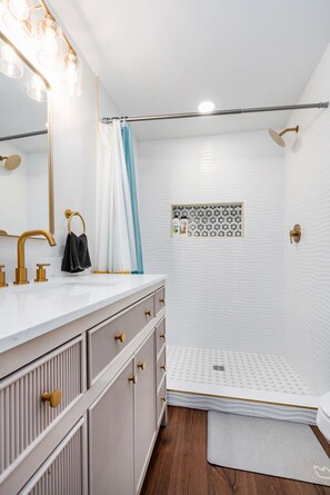 Hair dryer, towels - 2 Fishing Ponds, 5 Acres of Privacy | Remodeled Hideaway (Somerville)