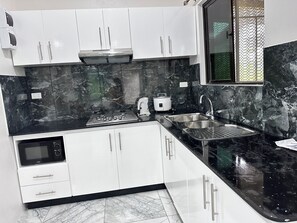 Private kitchen - Cosy self contained studio apartment,5 mins from Nadi International Airport. (Nadi)