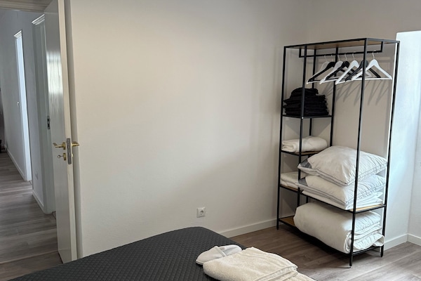 2 habitaciones, tabla de planchar con plancha, wifi y ropa de cama