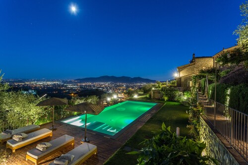 Tuscan Farmhouse With Infinity Pool Retreat