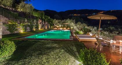 Tuscan Farmhouse With Infinity Pool Retreat