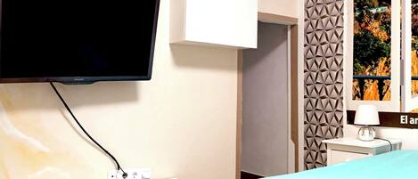 1 chambre, lit parapluie, Wi-Fi gratuit, draps fournis