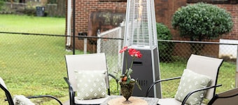 Luxurious 4-Bedroom Retreat in Greensboro – AC, WiFi, Comfort Guaranteed