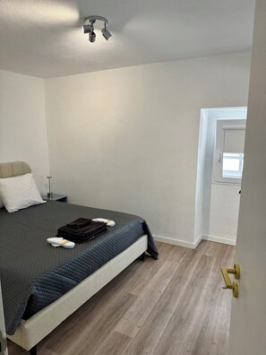 1 chambre, fer et planche à repasser, Wi-Fi, literie fournie