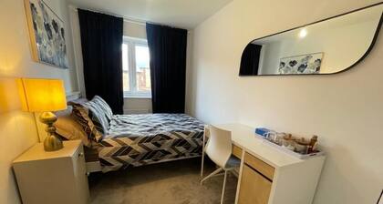 Cosy & private room in the Countryside of Maidstone, Kent.
15 mins from Town.