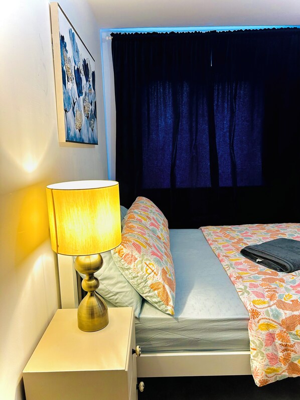 Iron/ironing board, WiFi, bed sheets