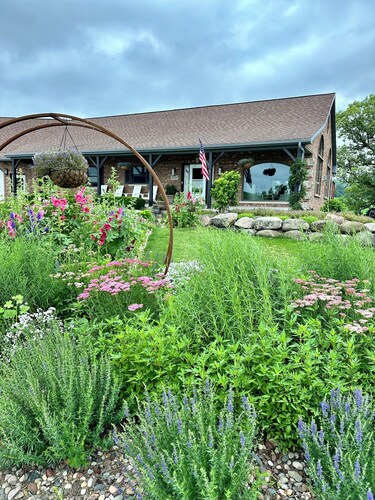 As Seen on HGTV - City Escape Ranch with Sauna, Gym & Soul-Soothing Vibes