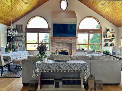 As Seen on HGTV - City Escape Ranch with Sauna, Gym & Soul-Soothing Vibes