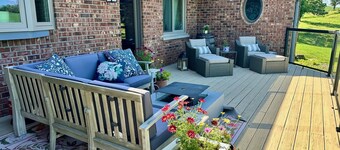 As Seen on HGTV - City Escape Ranch with Sauna, Gym & Soul-Soothing Vibes