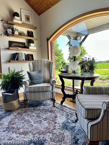 As Seen on HGTV - City Escape, Ranch with Sauna, Gym & Soul-Soothing Vibes