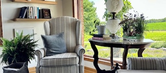 As Seen on HGTV - City Escape, Ranch with Sauna, Gym & Soul-Soothing Vibes