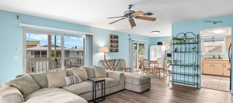 Walk To Beach, North End Restaurants, Night Life Steps Away!