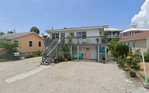 Walk To Beach, North End Restaurants, Night Life Steps Away!