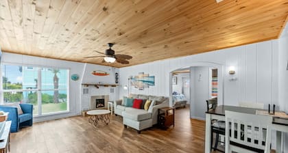 Walk To Beach, North End Restaurants, Night Life Steps Away!