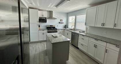 Walk To Beach, North End Restaurants, Night Life Steps Away!