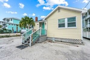 Unclassified image, 2 of 26, button