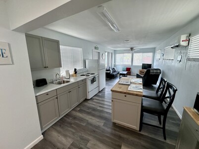 Walk To Beach, North End Restaurants, Night Life Steps Away!