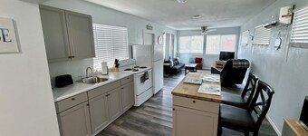 Walk To Beach, North End Restaurants, Night Life Steps Away!