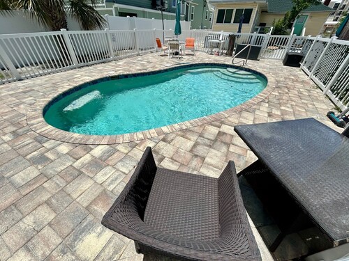 Walk To Beach, North End Restaurants, Night Life Steps Away!