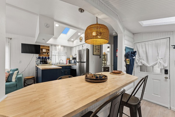 Microondas, horno, placa de cocina