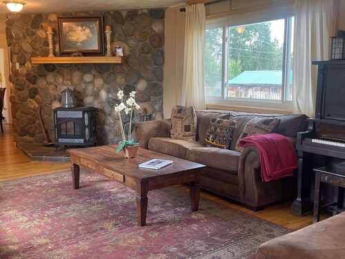 Downtown Leadville House With Mountain Views, Great For Families! Sleeps 12