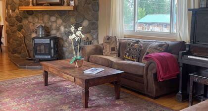 Downtown Leadville House With Mountain Views, Great For Families! Sleeps 12