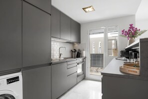 Kühlschrank, Mikrowelle, Ofen, Geschirrspüler