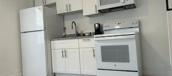 2526 Modern Studio in Historic Area