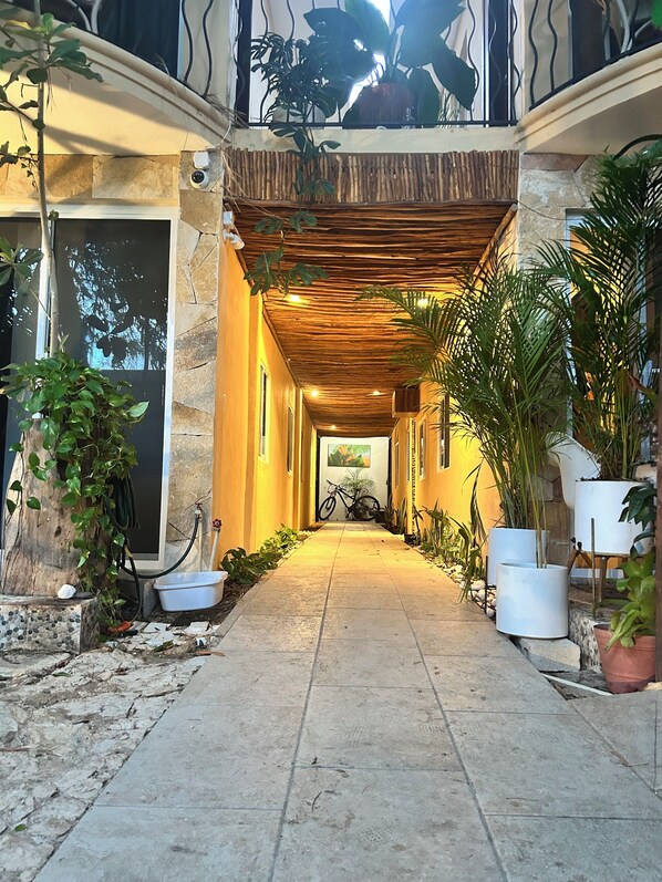 تفاصيل الفندق من الخارج