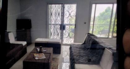 Cameroon Chic 3-bedroom apartment in charming Douala with WiFi, AC. Come visit