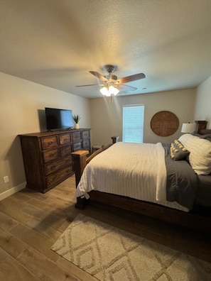 3 bedrooms, travel cot, free WiFi, bed sheets