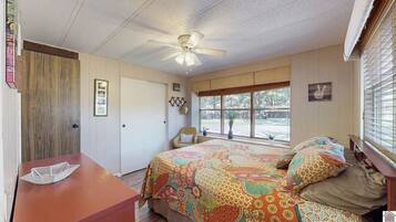 3 bedrooms, WiFi, bed sheets