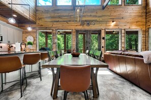 Dining - HeatedPool/Creek/PlaySet/ArcadeGames/Slide/HotTub (Broken Bow)