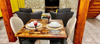 Honey House – Romantic Countryside Escape