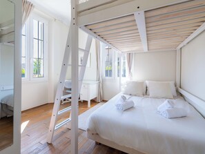 4 soverom, skrivebord, strykejern/-brett og wi-fi