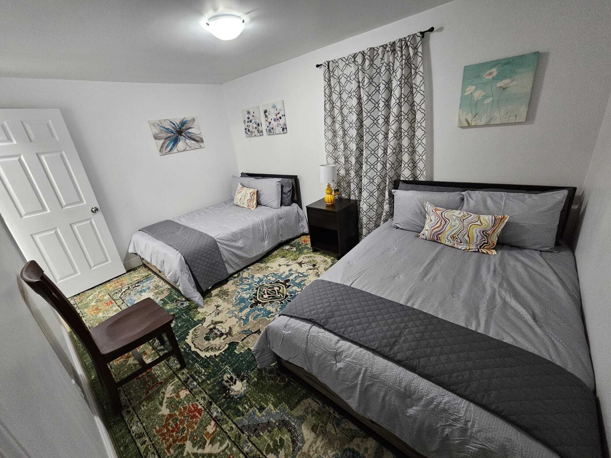 3 habitaciones, escritorio, tabla de planchar con plancha y wifi 