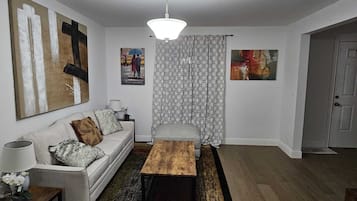 Smart TV, computer monitors