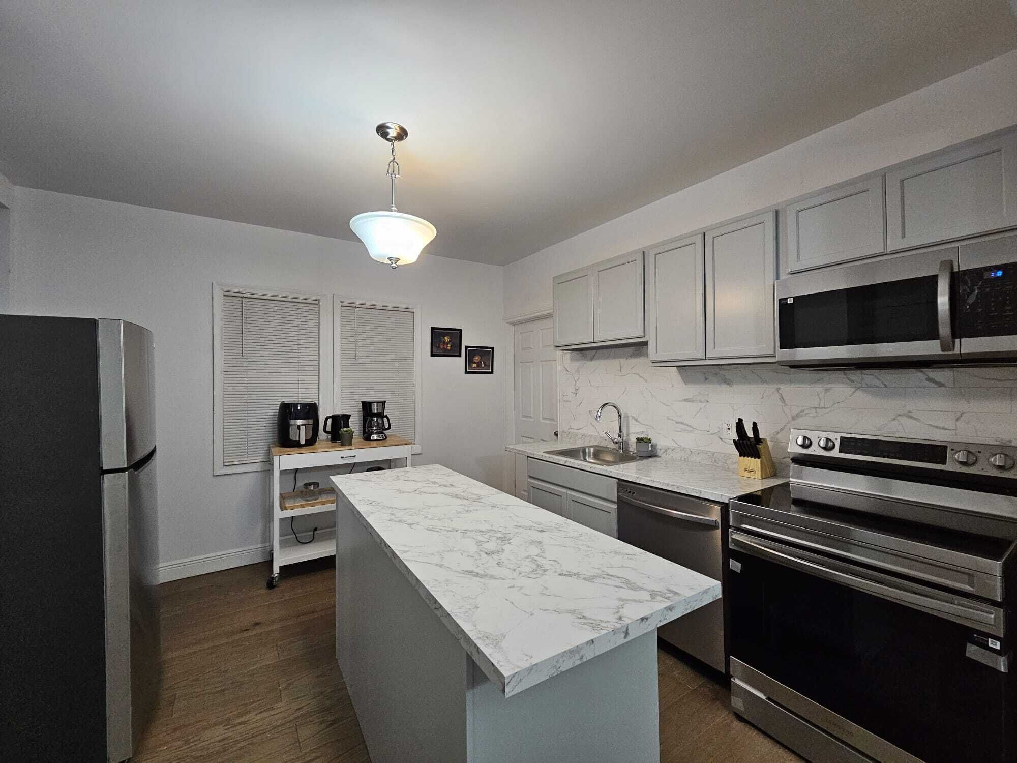 Microwave, stovetop, dishwasher, coffee/tea maker