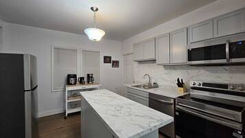 Microwave, stovetop, dishwasher, coffee/tea maker