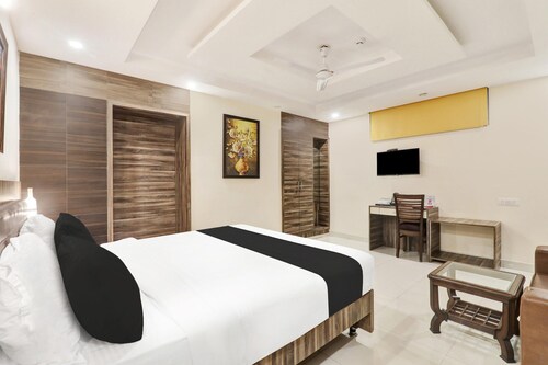 Super Townhouse Kankarbagh