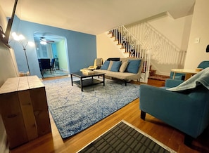 Smart TV - Lovely 3-bedroom home away from home. Near Philly and Airport. (Drexel Hill)