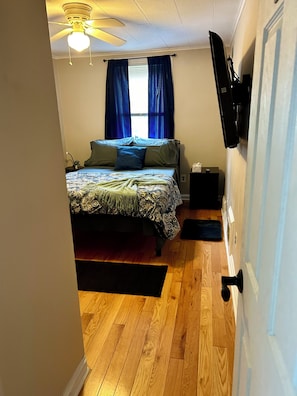 3 bedrooms, iron/ironing board, WiFi, bed sheets - Lovely 3-bedroom home away from home. Near Philly and Airport. (Drexel Hill)