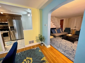 Interior - Lovely 3-bedroom home away from home. Near Philly and Airport. (Drexel Hill)