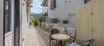Modern Suite by Black Mountain Golf Club