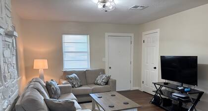 3-bedroom & 1-bath house located at beautiful Lake Eufaula, OK, WiFi